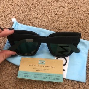 STYLISH TOMS MATTE BLACK SUNGLASSES